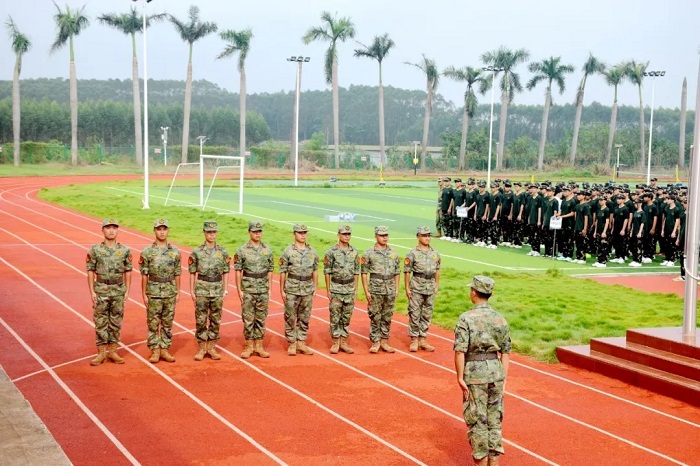 圖片20廣西物資學校軍訓教官進行軍事技能展示.jpg