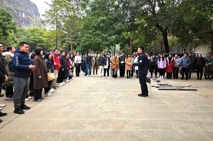 圖片4陳海濤警官做實操講解.png